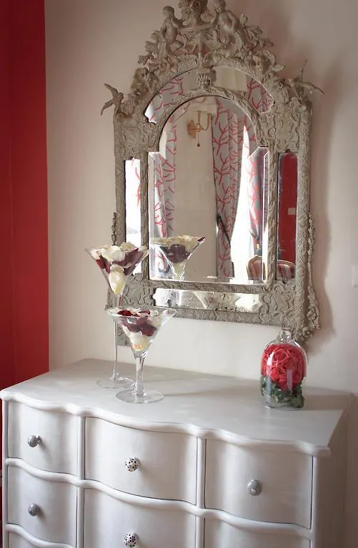 Gite Des Carmes And Spa Le Thor France